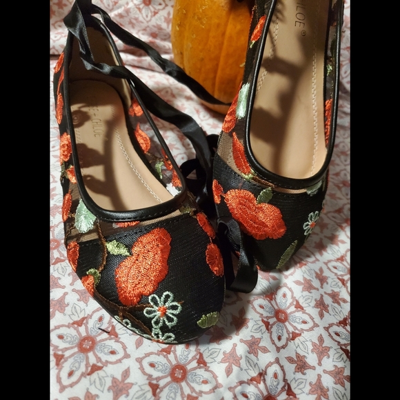 NWT Floral Ballet Flat - Picture 3 of 5